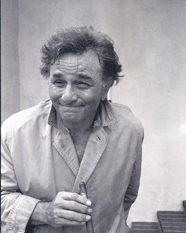 Peter photographed at home by Francois Lehr, late 90s 😍
—————————
#ltcolumbo #Columbo #peterfalk  #classictv #90s #cigar